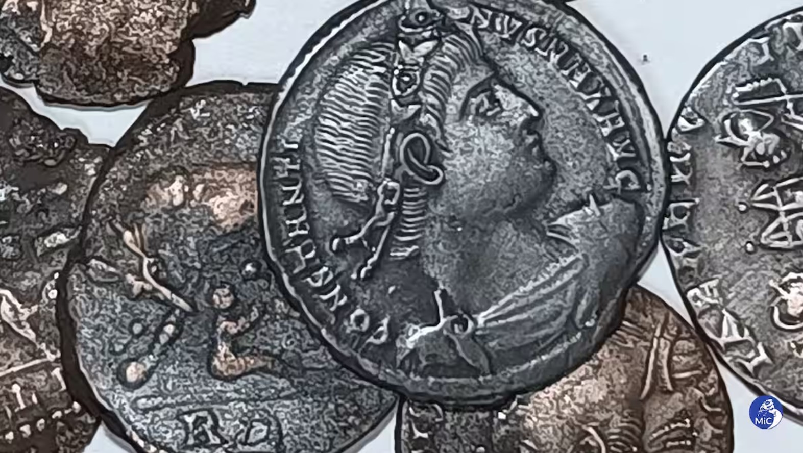 Sardegna: ritrovato un incredibile tesoro di monete antiche in fondo al  mare – Michelangelo Buonarroti è tornato